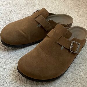 Universal Thread Goods Co Slides